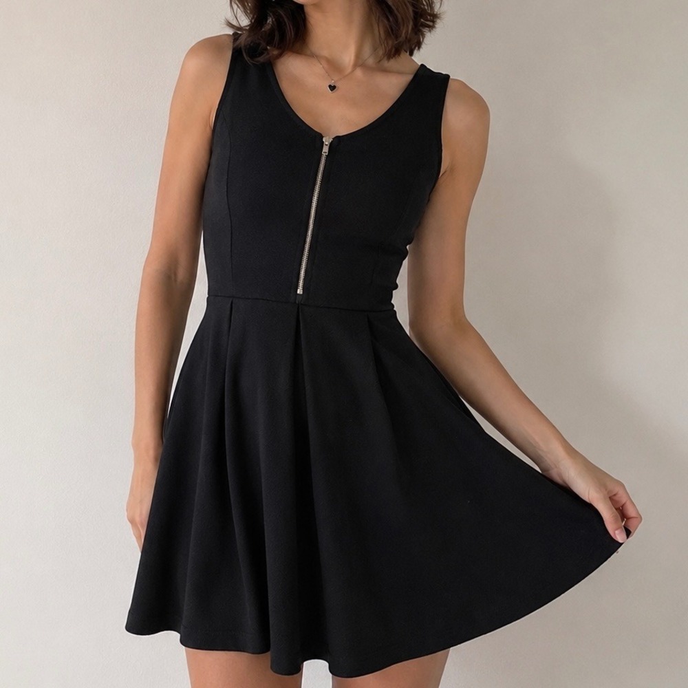 Soprano‎ Black Fit & Flare Skater Dress Sleeveless Exposed Zip Mini Dress